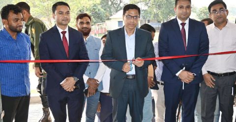 নারায়ণগঞ্জে বিভিন্ন সরকারি দপ্তর, স্কুল পরিদর্শনসহ উন্নয়ন প্রকল্পের উদ্বোধন করেন ডিসি