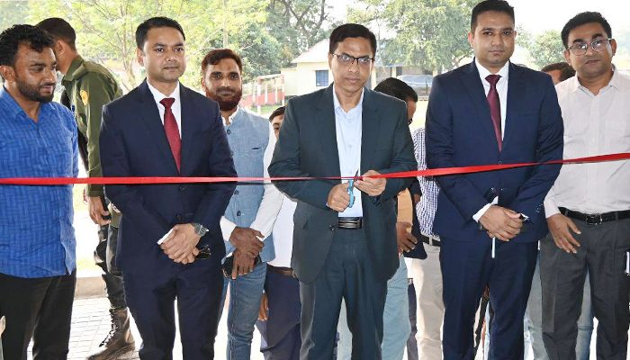 নারায়ণগঞ্জে বিভিন্ন সরকারি দপ্তর, স্কুল পরিদর্শনসহ উন্নয়ন প্রকল্পের উদ্বোধন করেন ডিসি