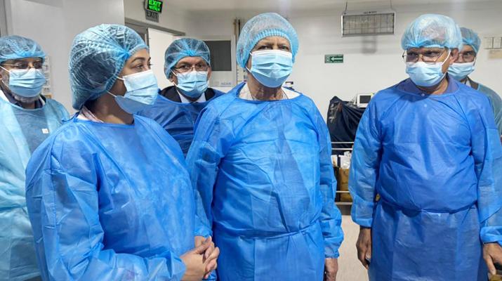 খালেদা জিয়ার স্বাস্থ্যের খোঁজ নিতে এভারকেয়ারে প্রধান উপদেষ্টা